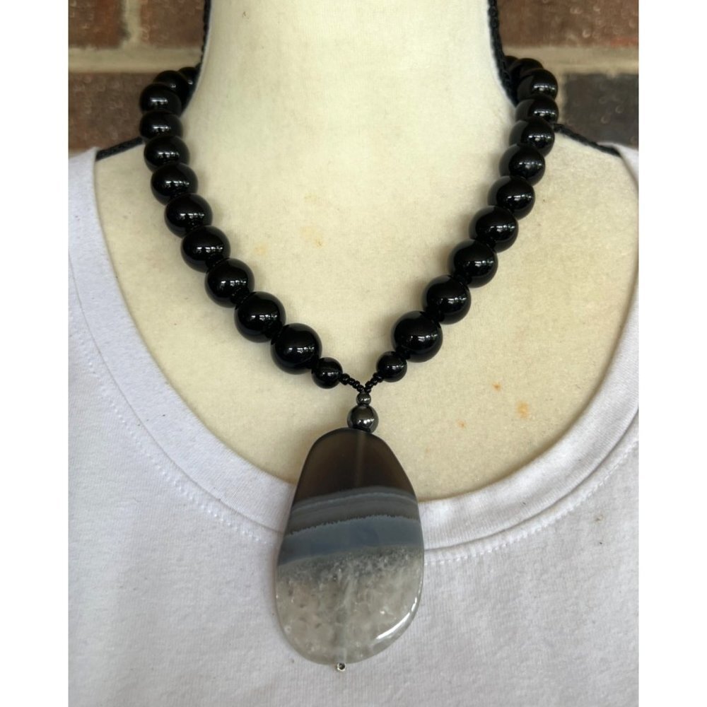 Black & White Agate Pendant Necklace -- 18"